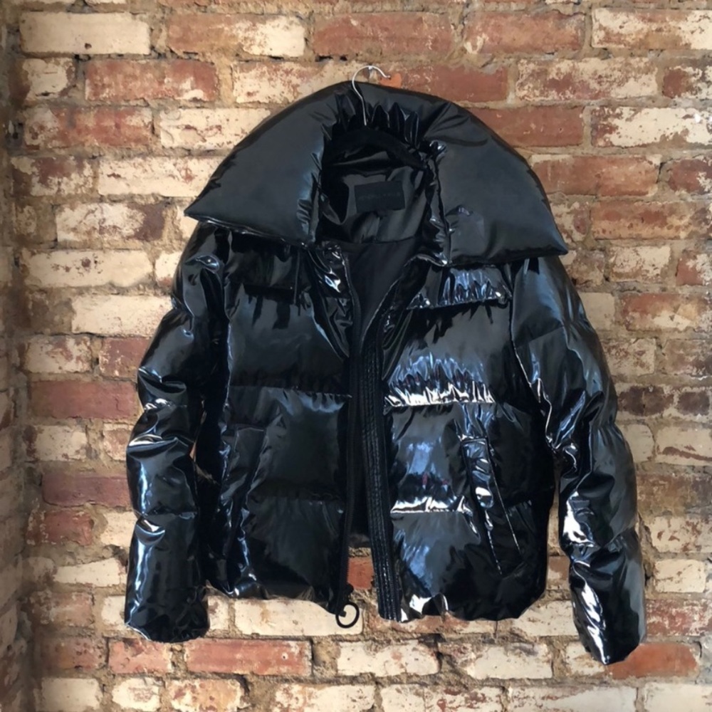 Kendall + Kylie Shiny Cropped Puffer Jacket in Black, size Small